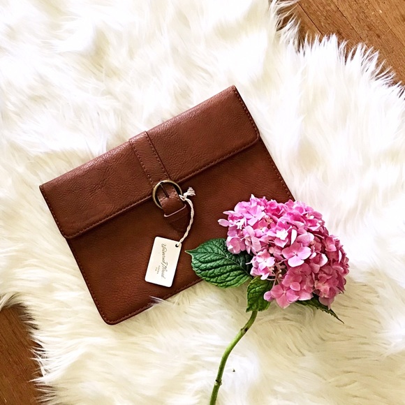 Handbags - 🔥•BOGO FREE•🔥 Large Brown CLUTCH